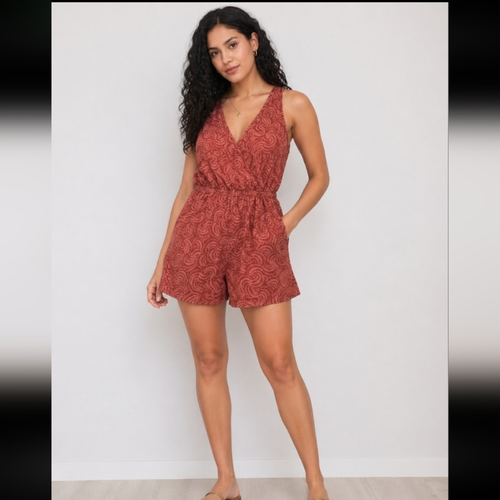 HINGE short sleeveless romper with pockets Small